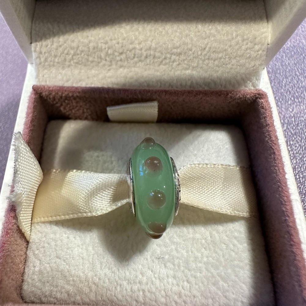Pandora retired charm - Seeing Spots 790630